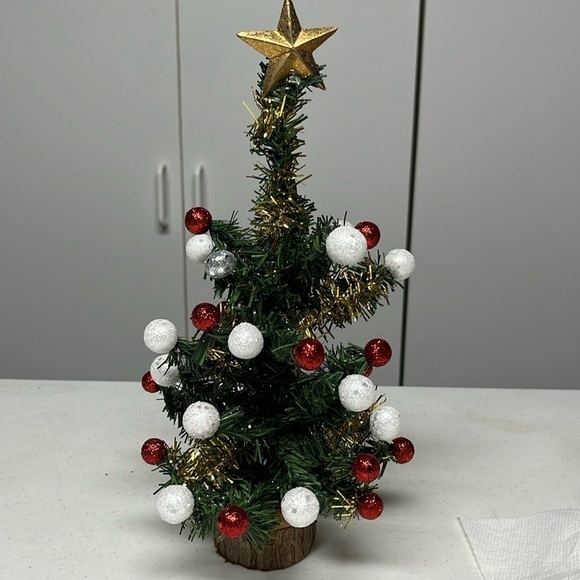 Mini decorated Christmas Tree - Picture 1 of 11